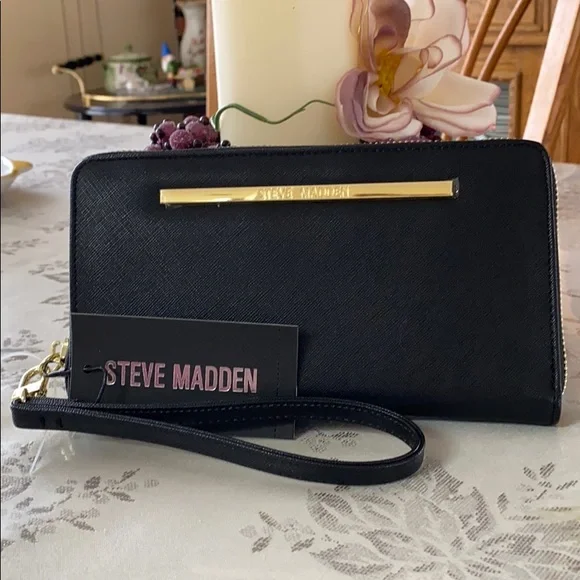 Steve Madden Black Wallet/Wristlet - Picture 1 of 6